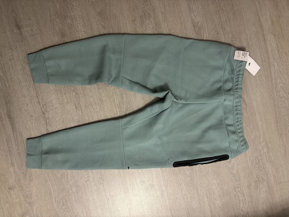 Продам штаны nike tech fleece