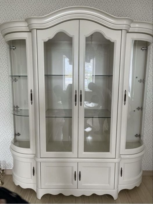 Сервант, буфет, шкаф из драгоценной древесины БУК.