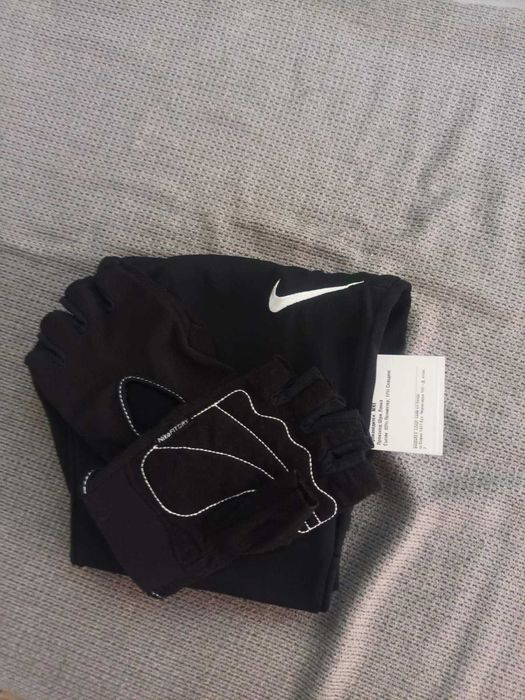 Оригинални NIKE Долнище с ципове 8-10 години и ръкавици Nike Fit Dry
