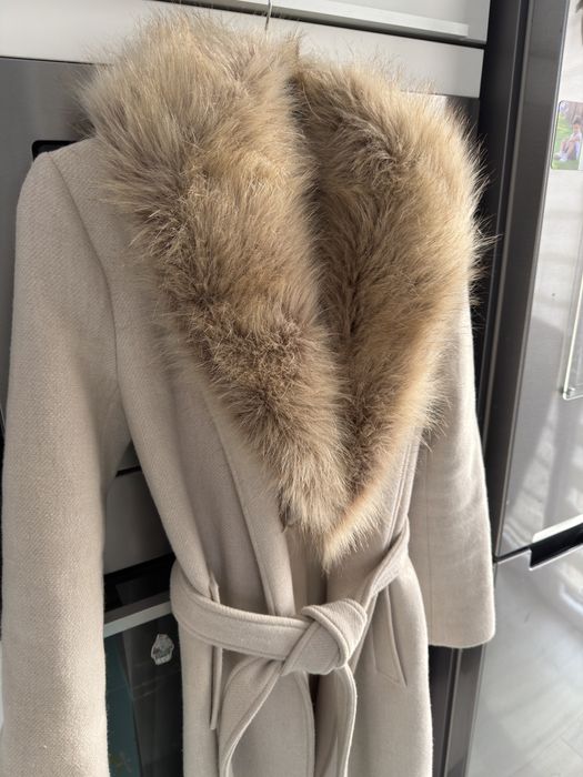 Бежово палто на Zara