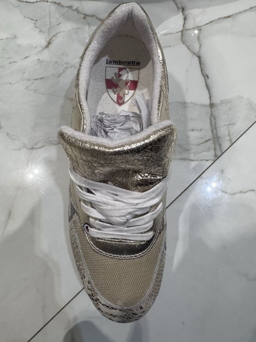 Кожаные кроссовки в отличном состоянии