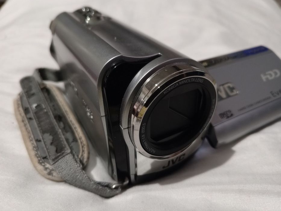 Очень мощный зум камера JVC GZ-MG330 Everio — 30GB памяти компактная ц