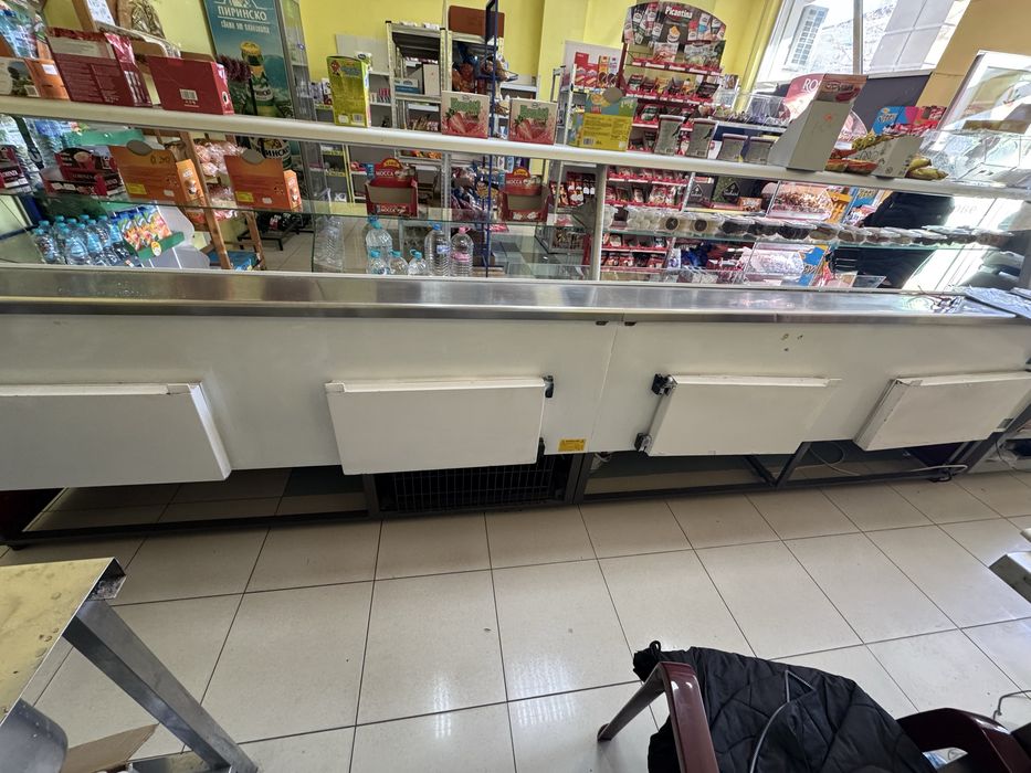Хладилна витрина "Наги" + Каса