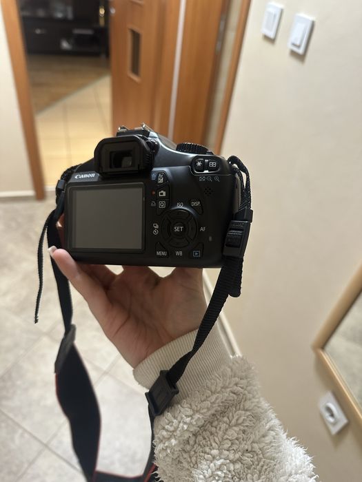 Фотоапарат Canon EOS 1100D