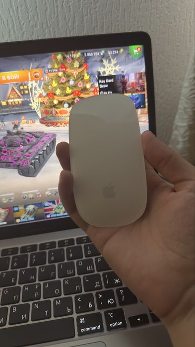 Macbook air13 2020Intel i3+Magic mouse