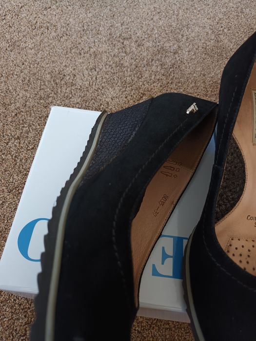 Обувки от естествен велур