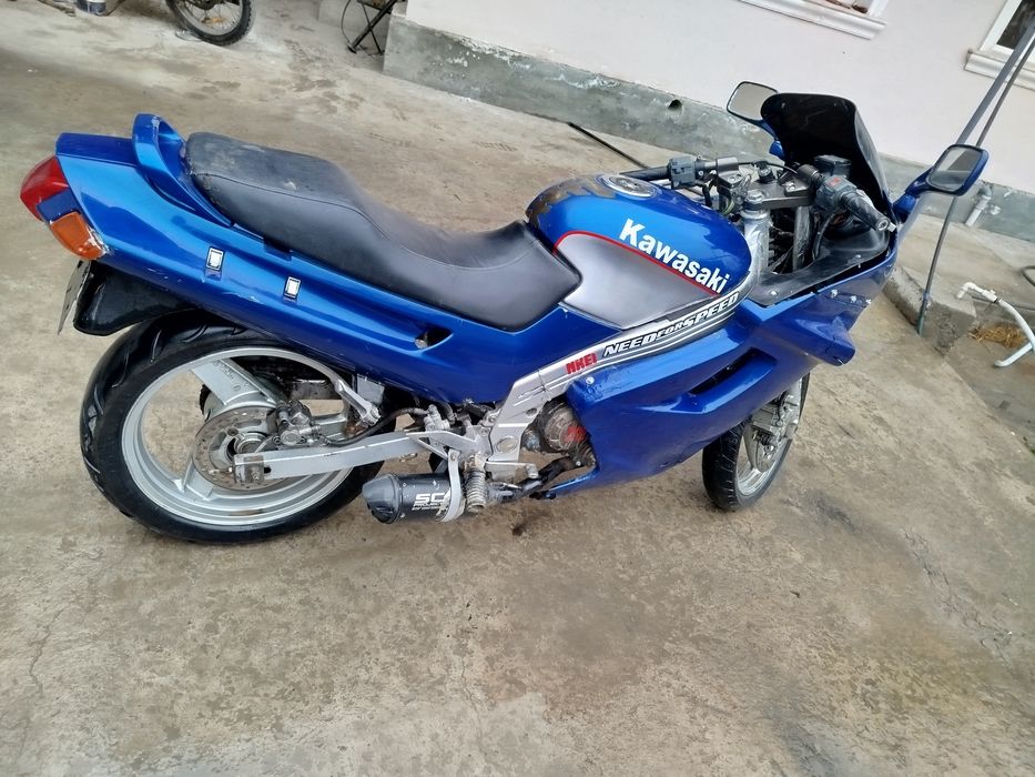 Kawasaki sotiladi 250