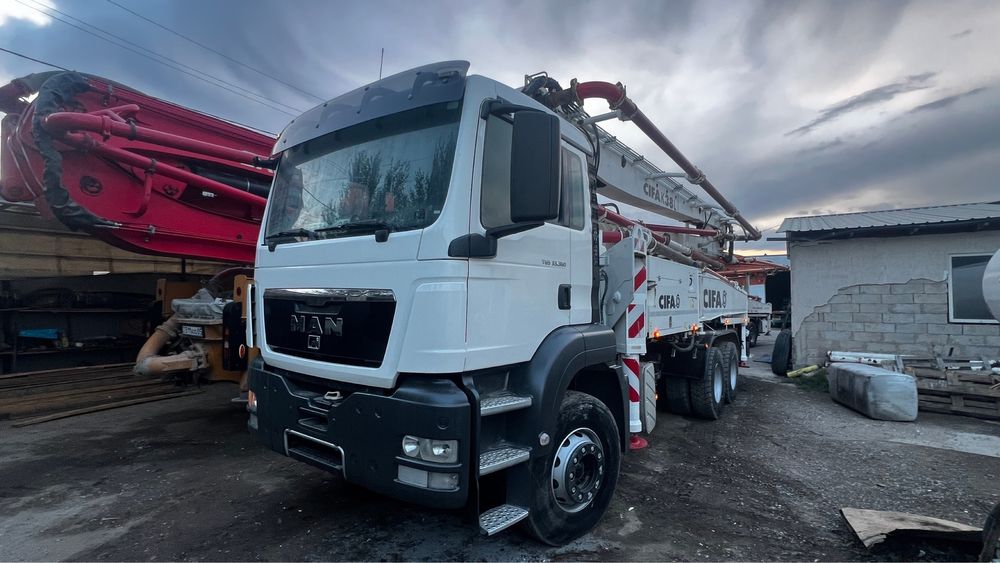 Автобетонасос насос помпа слон