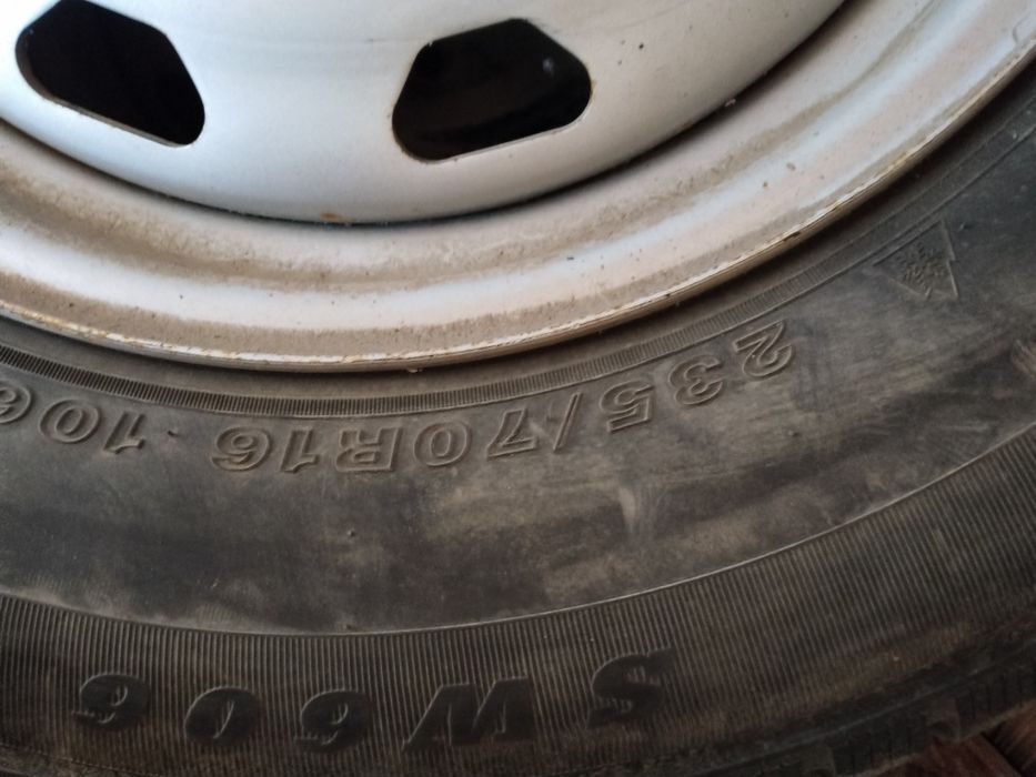 Продам шины 235/70/16 на дисках