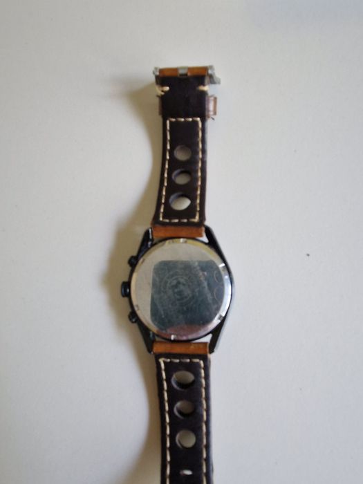 Часы Citizen Eco Drive.