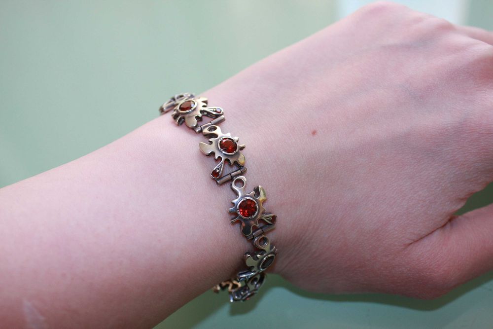 Серебряный браслет с натуральными камнями