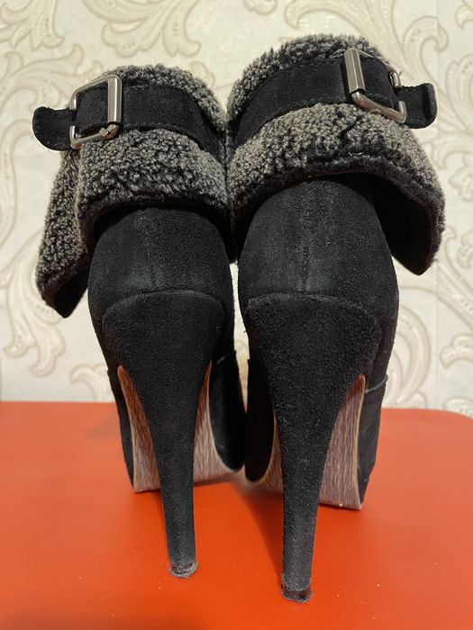 Продам замшевые весенние ботинки