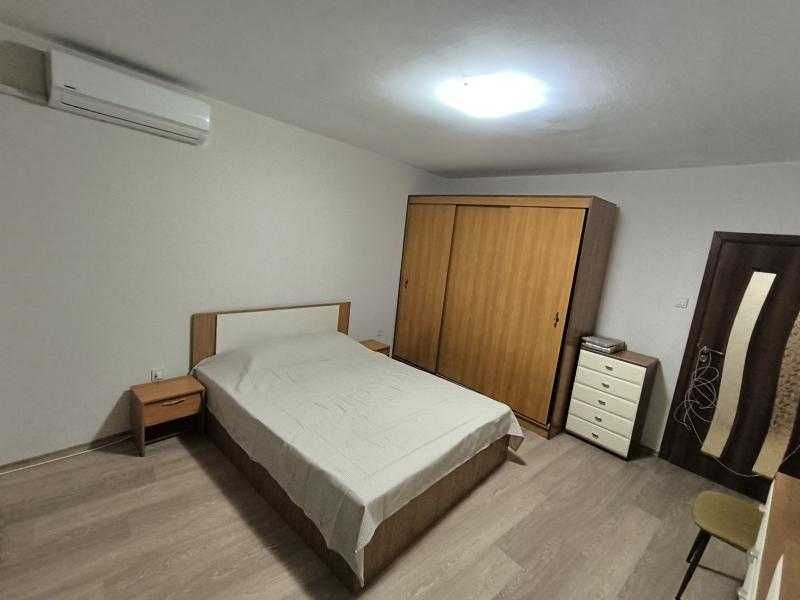 Дава се под наем Тристаен апартамент в Бургас, Център - 85 кв.м за 433.5 € - Снимка #1
