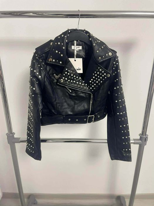 Jacheta dama.       .