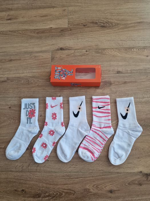 Дамски чорапи NIKE в кутия страхотни един размер