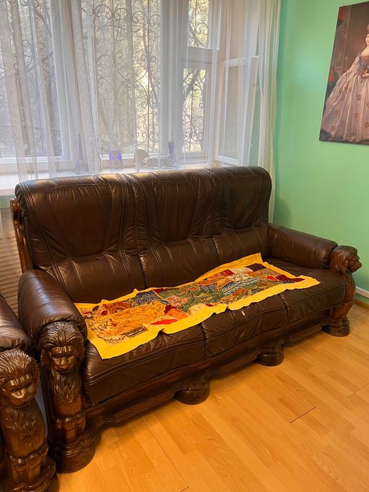 Кожаные диван и кресла