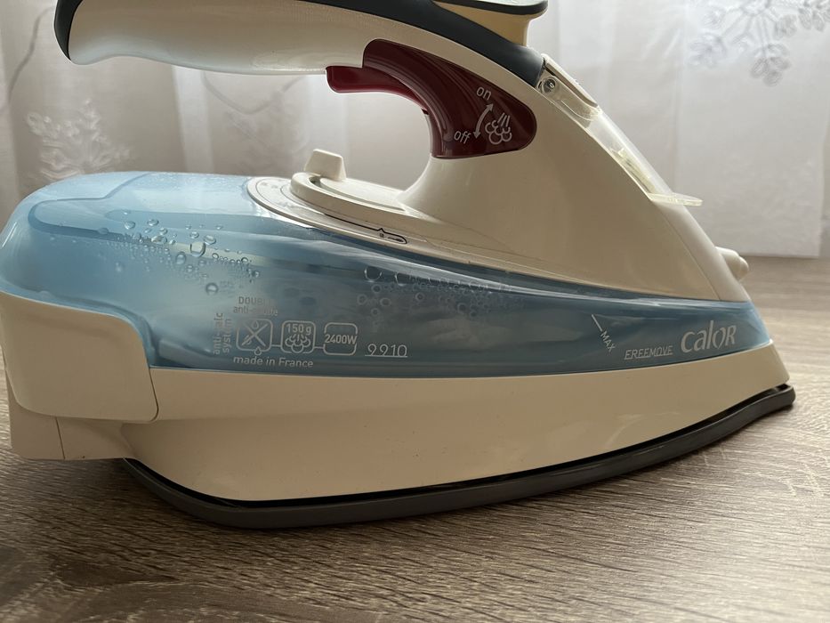 Безкабелна ютия Calor Freemove