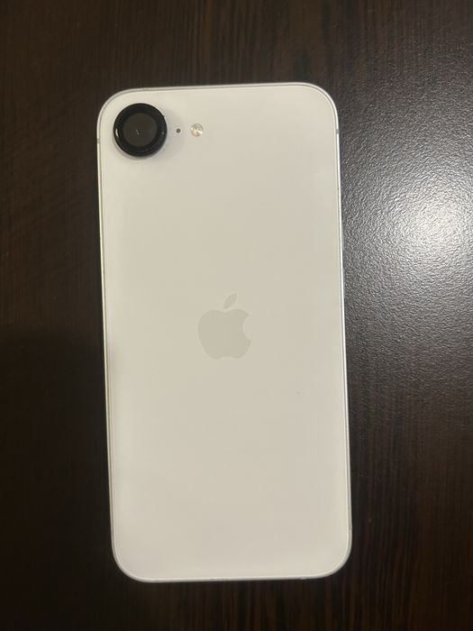 iPhone 16e  - в гаранция