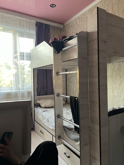 продается двухярусная кровать