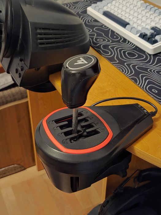 Thrustmaster T150 + Schimbător th8s + pedale T3PA