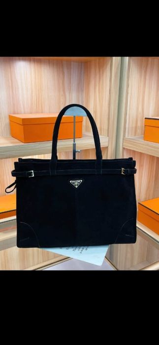 Geantă Prada, model 2026