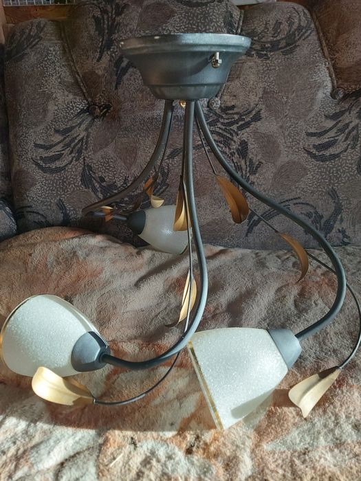 Продам люстру в хорошем состоянии