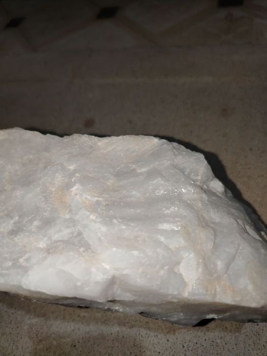 Кварс. Тоши. Сотилади