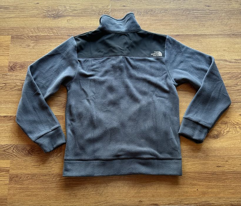 Мъжко,поларно яке The North Face,сив цвят с черно с надпис и на гърба