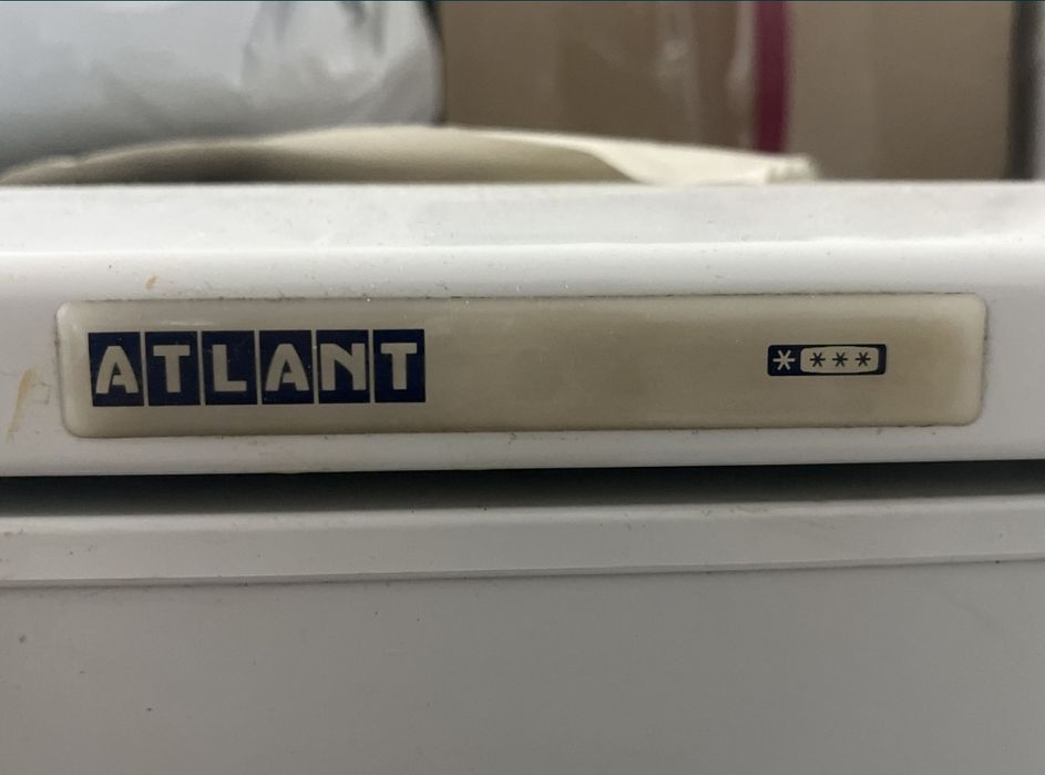 Продаётся холодильник (двухкамерный, белый) ATLANT