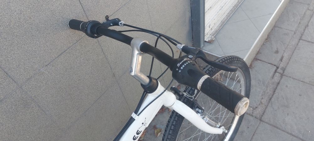 Продавам лек алуминиев сгъваем велосипед 26 цола