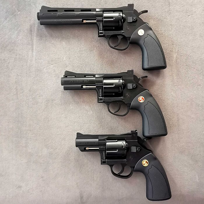 Револвер-играчка ZP-5 с мек куршум и гел топчета. Метални части