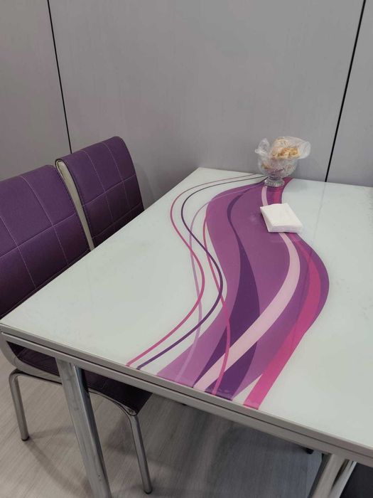 Продам кухонный стол со стулями