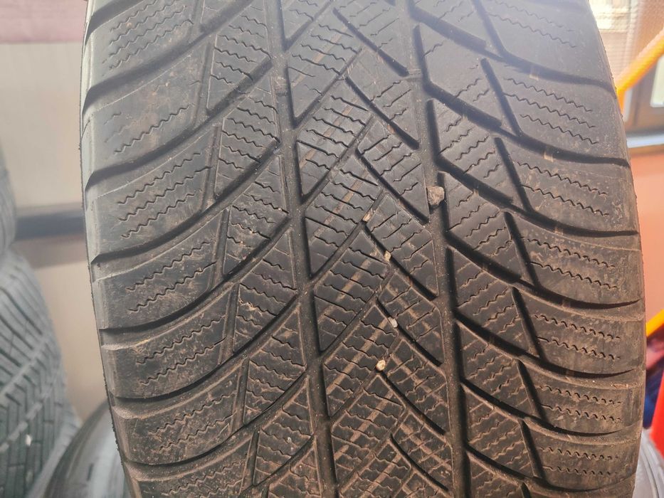 2бр.зимни гуми 225/60/17 Bridgestone