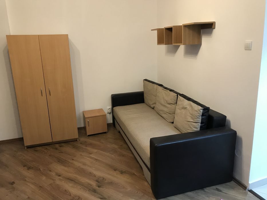Ofer spre inchiriere garsoniera