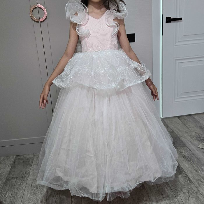 Платье детское со шлейфом на 10-12 лет