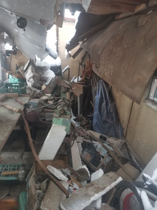 Продавам дърводелски машини, 5 форгона и 3 гаража