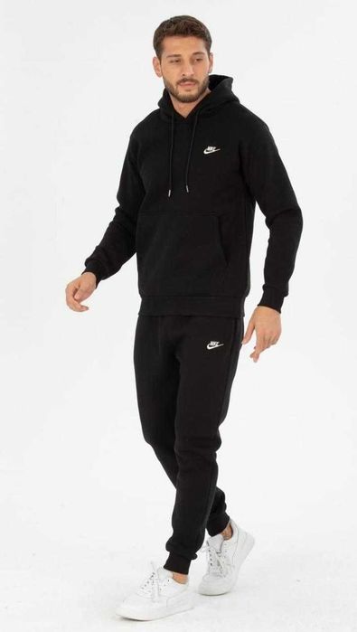 Nike Анцуг – Стил и Комфорт всеки ден!