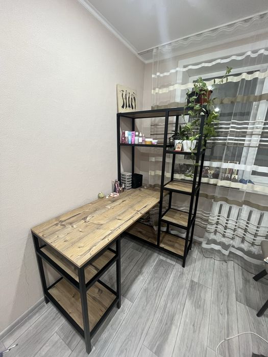 Продам в связи с переездом стол LOFT подходит как офиса так и для дома