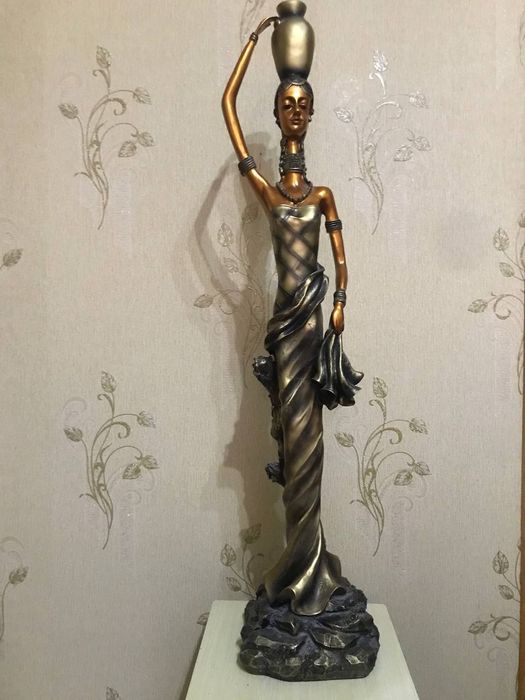 Статуэтка "девушка с кувшином"