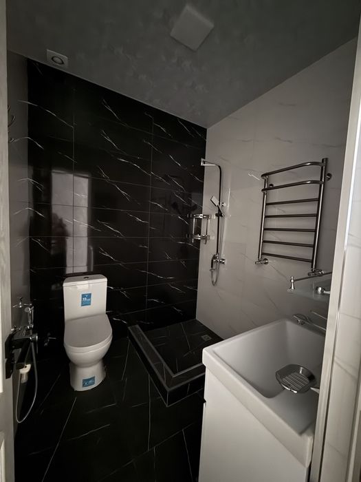 Uchastka sotiladi 2 sotix 4 xonali uy