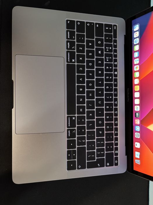 MacBook Pro 13” 2017 – i5, 8GB RAM, 256GB SSD – Baterie nouă