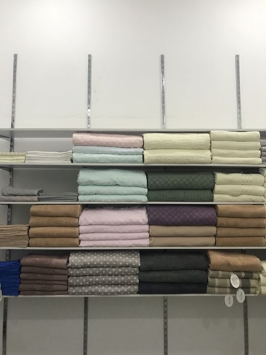 Optom kiloli sochiqlar spalniy uchun pokrival va banniy xalatlar bor