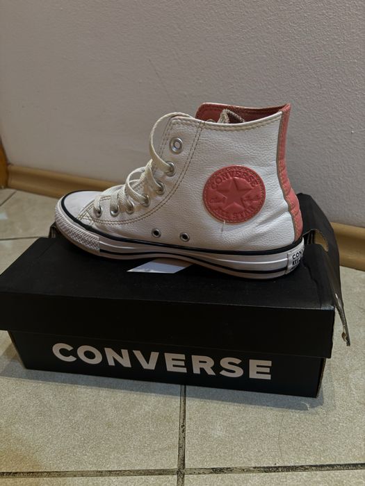 Продавам кожени кецове Converse