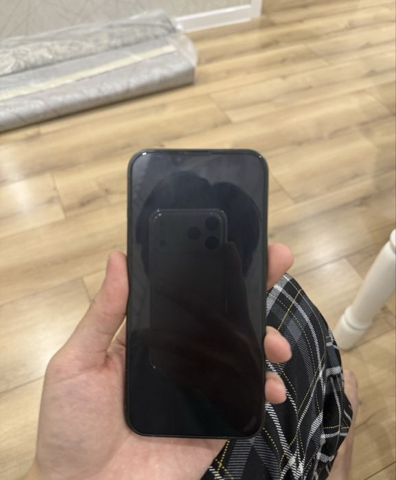 Продам IPhone 13