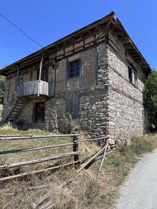 Продавам стара каменна къща