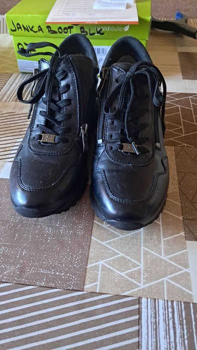 Обувки , 37 номер нови обути един път Купени за 140 лв.