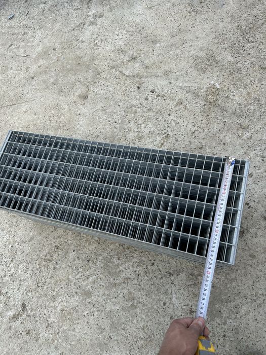 Trepte zincate 25x80