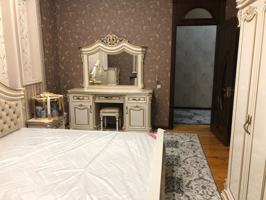 Продается спальный мебель полный комплект