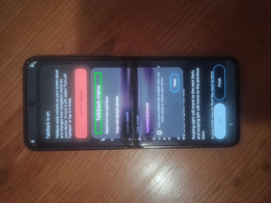 Motorola razr 40 fold – functional ,cu probleme de afisaj dislay si ghost touch