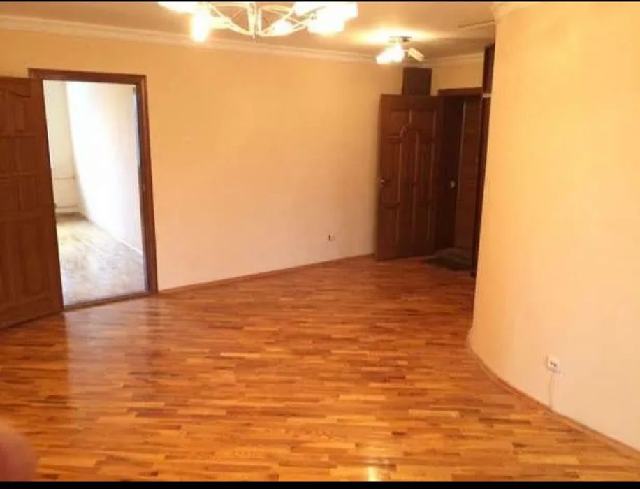 Продам на Арбате 2 ух комнатную квартиру под бизнес